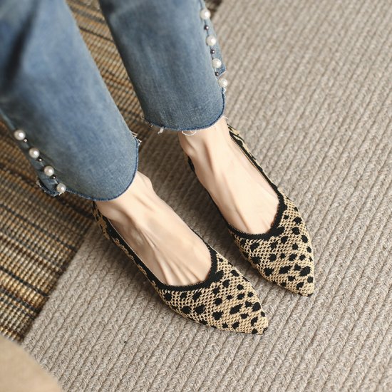 Hollow-woven low-cut chunky-heel leopard-print pointed-toe pumps